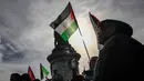 Ini adalah aksi unjuk rasa pro-Palestina pertama yang diizinkan di Paris sejak 7 Oktober 2023. (AP Photo/Aurelien Morissard)