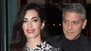 “Aku rasa sulit untuk diungkapkan dengan kata-kata. Senang dan terharu. Aku ingin selalu menggendongnya, saat aku sudah rapi,” ujar George Clooney seperti yang dilansir dari FoxNews, Rabu (30/8/2017). (Instagram/amalclooney)