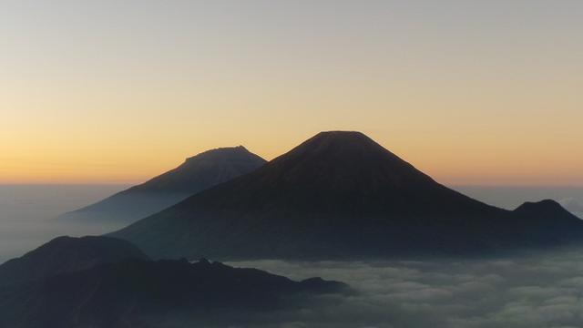 Video 3 Pendaki Gunung Prau Asal Jakarta Tewas Tersambar Petir