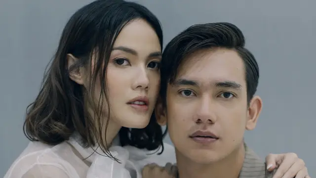 Akting Bareng Lagi, Ini 7 Kebersamaan Della Dartyan dan Adipati Dolken