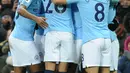 Pemain Manchester City merayakannya gol Gabriel Jesus ke gawang Everton saat bertanding dalam Liga Inggris di Stadion Etihad, Manchester, Inggris, Sabtu (15/12). Gabriel Jesus mencetak dua gol. (AP Phot /Rui Vieira)