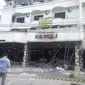 Ledakan berasal dari dalam bangunan Rumah Makan Famili dan Ibunda Hotel di Jalan Sisingamangaraja, Medan, Senin (15/1/2024). (Foto: Istimewa)