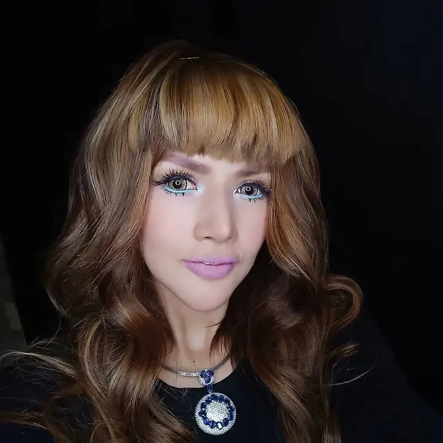Gaya Barbie Kumalasari dengan Makeup Seperti Boneka (sumber: instagram/barbiekumalasari)