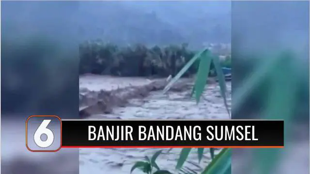 Banjir bandang Sungai Keruh di Empat Lawang, Sumatera Selatan mengakibatkan satu jembatan gantung putus, pada Sabtu (23/10) petang. Banjir juga melanda ratusan rumah di 13 desa, bahkan dua rumah hanyut tersapu banjir.