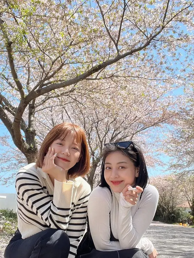 Kim Sejeong dan Jihyo TWICE. (Foto: Instagram/clean_0828)