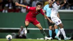 1. Joao Felix (Portugal) - Pemain berusia 20 tahun ini tampil bersinar selama bermain di Benfica dan Atletico  Madrid. Berkat performa apiknya, Joao Felix dipanggil Timnas senior Portugal untuk berlaga di Kualifikasi Piala Eropa 2020. (AFP/Carlos Costa)
