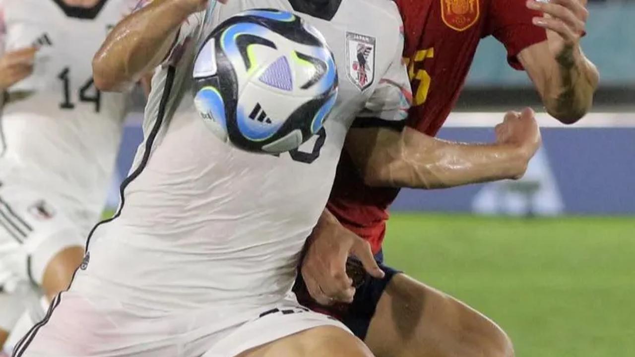 Memasuki babak kedua, Spanyol berusaha tampil lebih agresif. Namun usaha mereka mengalami kesulitan menembus pertahanan Jepang.<br>