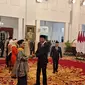 Presiden Jokowi memberikan tanda kehormatan kepada 18 orang tokoh nasional, mulai dari ibu negara Iriana, hingga Wishnutama Kusubandio. (Liputan6.com/Lizsa Egeham)