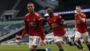 Tottenham terus berusaha mencari gol penyeimbang di sisa pertandingan. Namun, justru United yang mampu menambah keunggulan lewat gol Greenwood pada menit-menit akhir injury time. United pun membawa pulang kemenangan 3-1 dari markas Spurs. (Foto: AP/Pool/Adrian Dennis)