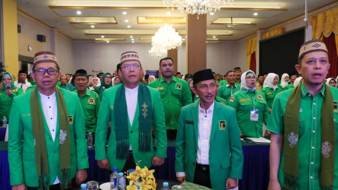 Plt Ketua Umum Partai Persatuan Pembangunan (PPP) Muhamad Mardiono memberikan arahan ketika bertemu kader dan calon legislatif di Gorontalo.