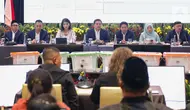 Pihak KPU DKI Jakarta berharap masyarakat bisa menunggu sekaligus memberi kesempatan kepada pasangan calon untuk menggunakan hak konstitusionalnya untuk mengajukan sengketa di Mahkamah Konstitusi. (Liputan6.com/Angga Yuniar)