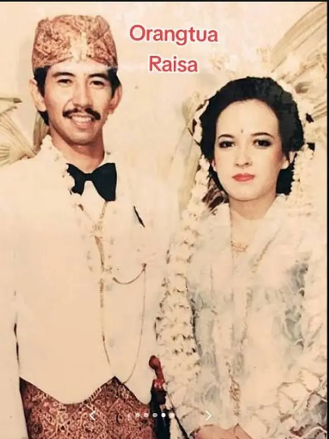 13 Potret Jadul Pernikahan Orang Tua Artis Ini Curi Perhatian - Hot