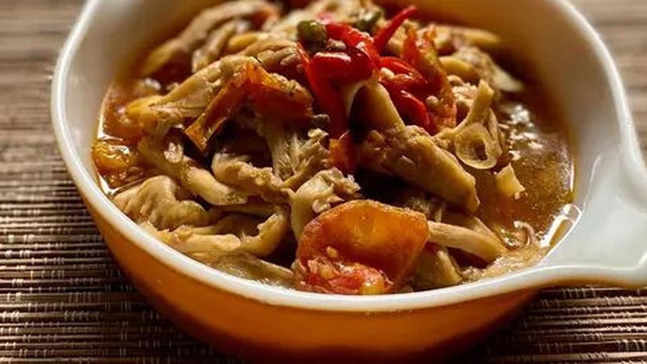 <b>6. Rendang Jamur</b>