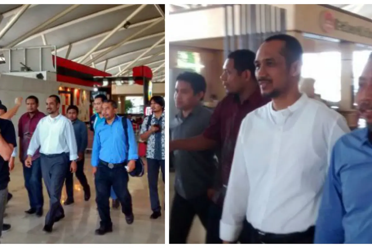 Berkemeja Putih, Abraham Samad Siap Diserahkan ke Kejaksaan
