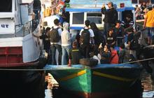 FOTO: H+3 Lebaran, Ribuan Wisatawan yang ke Pulau Seribu Padati Pelabuhan Muara Angke