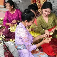 Artis senior Happy Salma sejak beberapa tahun lalu memutuskan menetap di Bali. Seperti diketahui, setelah resmi menjadi istri dari Tjokorda Bagus Dwi Santana Max Kerthyasa ia memutuskan tinggal di Bali. (Instagram/happysalma)