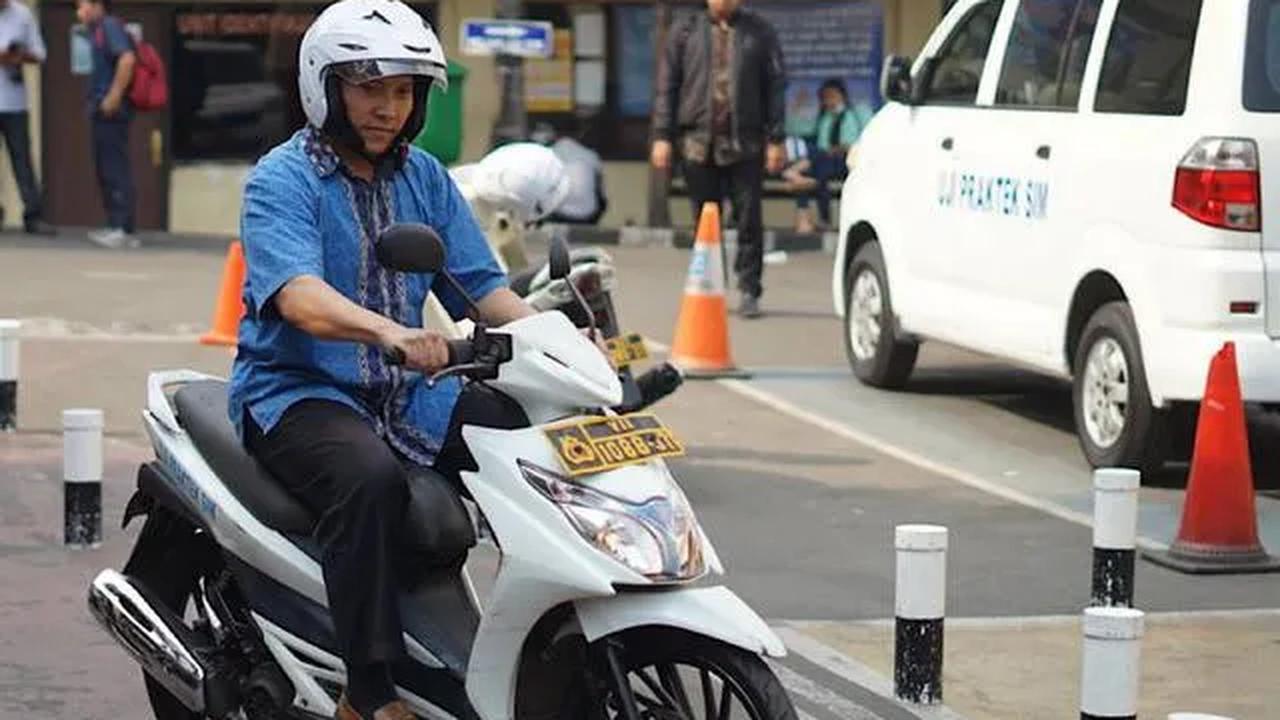 Kecuali jika ingin menambah tingkatan SIM. Misal ingin menambah dari SIM C ke SIM A. Dibutuhkan ujian SIM