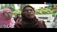 Kini nasib para jemaah terkatung-katung. Mereka hanya bisa bolak-balik ke kantor First Travel yang sudah tutup.