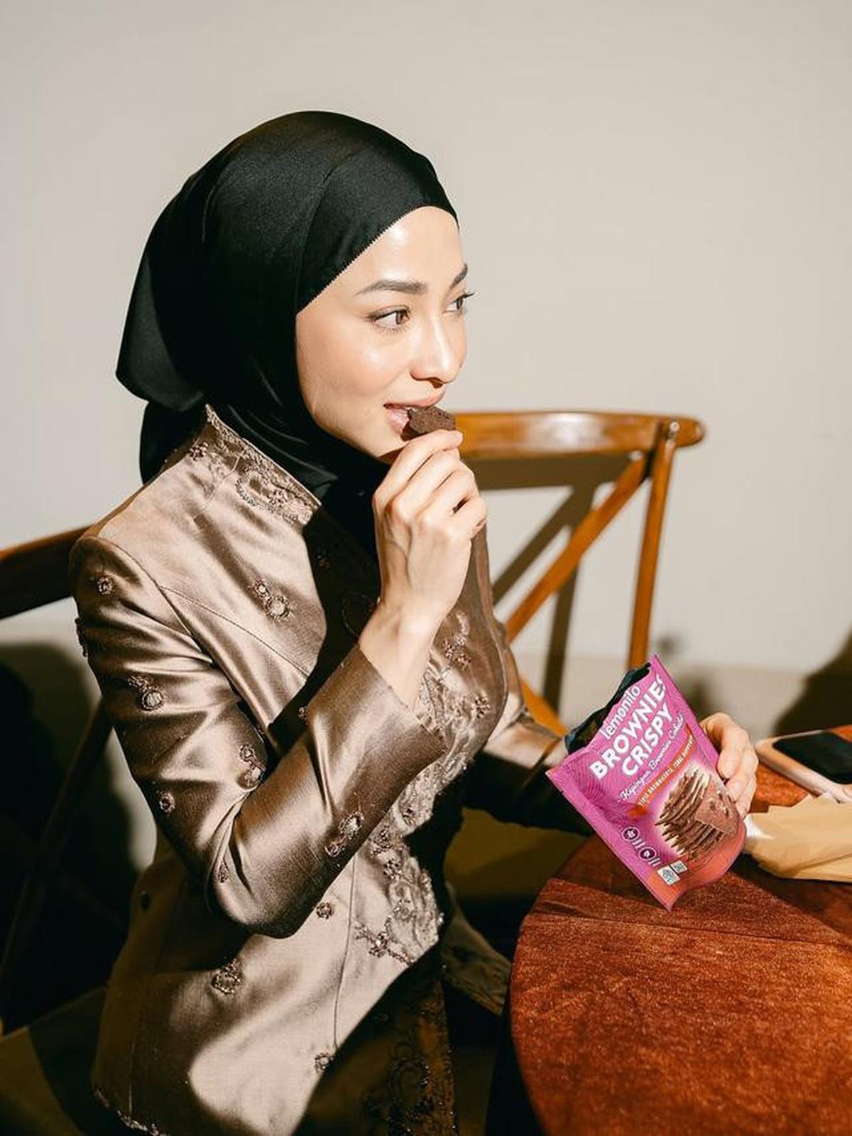 7 Gaya Hijab Simpel Terbaru ala Nikita Willy, Tampil Elegan dan Anggun di Setiap Momen