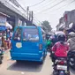 Sejumlah kendaraan memadati Jalan raya Citayam, Cipayung, Kota Depok. (Liputan6.com/Dicky Agung Prihanto)