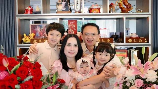 Puput Nastiti Devi Rayakan Ulang Tahun ke-29 pakai baju pink. [@basukibtp]
