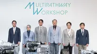 CEO Subaru Atsushi Osaki, CTO Tetsuo Fujinuki, CEO Toyota Koji Sato, CTO Hiroki Nakajima, CEO Mazda Masahiro Moro, dan CTO Ichiro Hirose berdiri di belakang mesin yang dikembangkan bersama di acara konferensi pers di Tokyo, Selasa (28/5/2024). (Toyota)