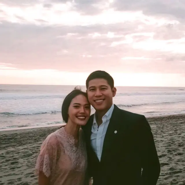 5 Potret Kedekatan Nino RAN dan Della Dartyan, Pemeran Arini di Love for Sale