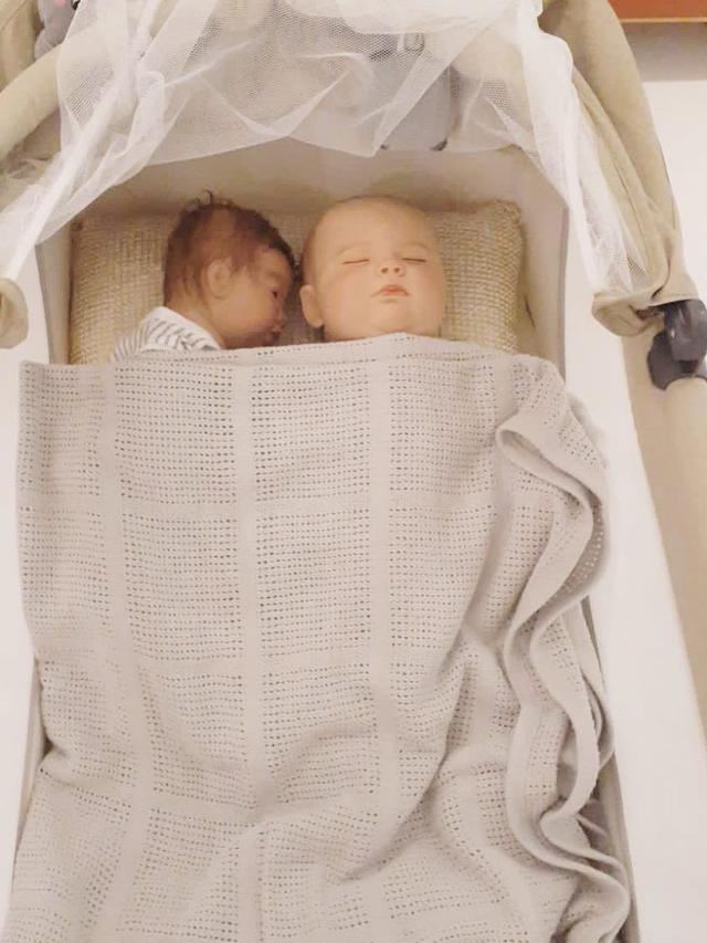 6 Potret Newborn Photoshoot 'Anak' Ivan Gunawan, Bertema Desainer