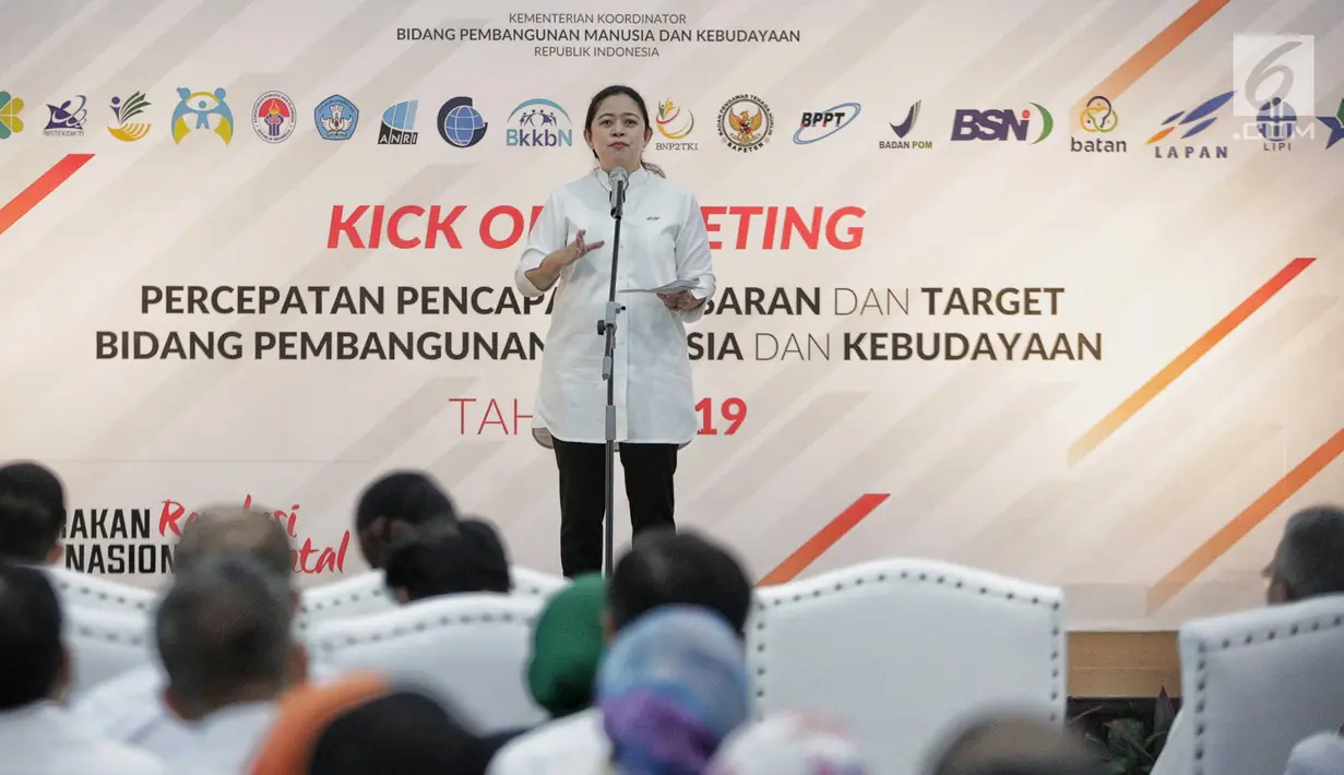 Menko PMK Puan Maharani memimpin Kick Off Meeting Percepatan Pencapaian Sasaran dan Target Bidang Pembangunan Manusia dan Kebudayaan 2019 di Jakarta, Senin (11/2). Rapat bertujuan menyelesaikan Rencana Kerja Pemerintah 2019. (Liputan6.com/Faizal Fanani)