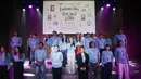 Pemeran memperkenalkan Home Sweet Loan The Musical saat peluncuran di Jakarta, Kamis (6/8/2026). Adaptasi dari novel karya Almira Bastari ini akan dipentaskan dalam 23 pertunjukan pada 30 September hingga 18 Oktober 2026 di Graha Bhakti Budaya, Taman Ismail Marzuki, Jakarta, dengan menghadirkan lima lagu orisinal karya Idgitaf sebagai bagian dari pengembangan cerita. (KLY/ Budy Santoso)