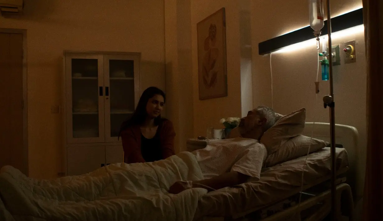 Tahun ini, program “On Screen” dipersembahkan bagi penonton terbatas pada 6 dan 7 Oktober 2022. Sandiaga Uno mengapresiasi Teluh Darah sebagai serial Indonesia pertama yang debut di BIFF. “Keberhasilan ini testamen bahwa konten-konten berkualitas Indonesia, terutama genre horor dan thriller seperti Teluh Darah, punya tempat tersendiri di hati pencinta film dan serial di Asia Pasifik,” katanya. (Foto: Dok. Rapi Films)