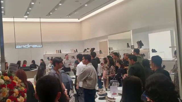 Grand opening gerai sepatu terbaru Andrew Shoes di Puri Indah Mall 2, Jakarta Barat, Jumat, 17 Januari 2025.  (Liputan6.com/Henry)