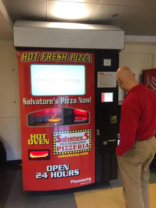 7 Potret Vending Machine di Berbagai Negara Ini Jual Barang Antimainstream