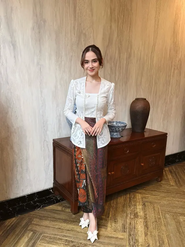 6 Artis Pakai Kebaya Kutubaru di Hari Kartini 2025, Wujud Cinta Budaya Era Modern
