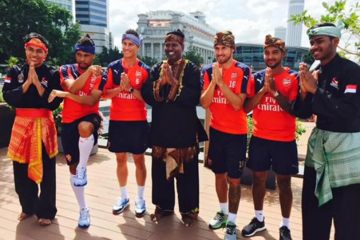 4 Pemain Arsenal usai belajar silat (101 Great Goals)