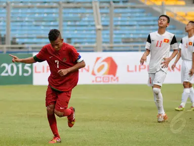Timnas U-16 Indonesia sukses menumbangkan Vietnam 3-2 pada laga persahabatan di Stadion GBK Jakarta, (3/12/2014). (Liputan6.com/Helmi Fithriansyah)
