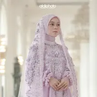 Gaun lilac Lesty Kejora penuh embroidery bunga saat Pengajian Menuju Halal (Instagram @aldiphoto)