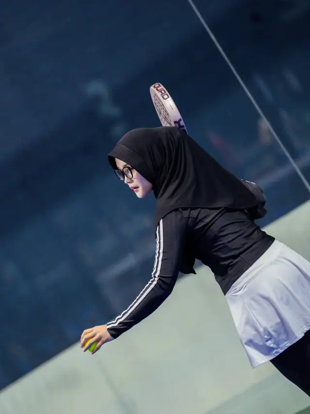 Putri Delina olahraga padel (Foto: Instagram @putridelinaa)