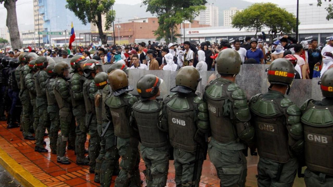 Di tengah kritik internasional yang meningkat, pemerintah Caracas mengambil langkah drastis dengan mengumumkan akan menarik staf diplomatik dari tujuh negara Amerika Latin yang mempertanyakan kemenangan Maduro. Foto: Reuters<br>