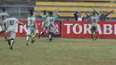 Pemain IPDN merayakan kemenangan atas Universitas Kuningan pada laga Torabika Campus Cup 2017 di Gor Jati Padjajaran, Jatinangor, Rabu (27/9/2017). IPDN menang 3-1 lewat adu penalti atas Universitas Kuningan. (Bola.com/M Iqbal Ichsan)