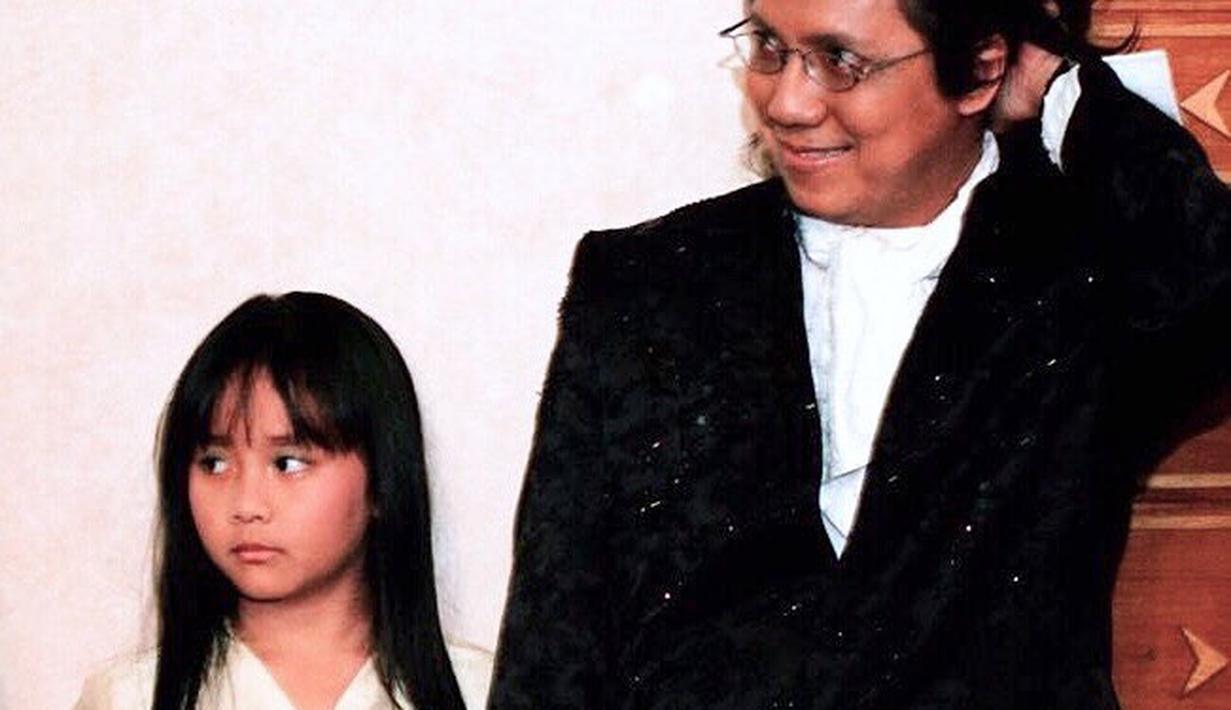 Gita Gutawa sudah tertarik dengan dunia musik sejak kecil. Berawal dari kerap menemani sang ayah di berbagai latihan dan rekaman orkestra, Gita makin menunjukkan ketertarikannya pada musik. (Liputan6.com/IG/@gitagut)