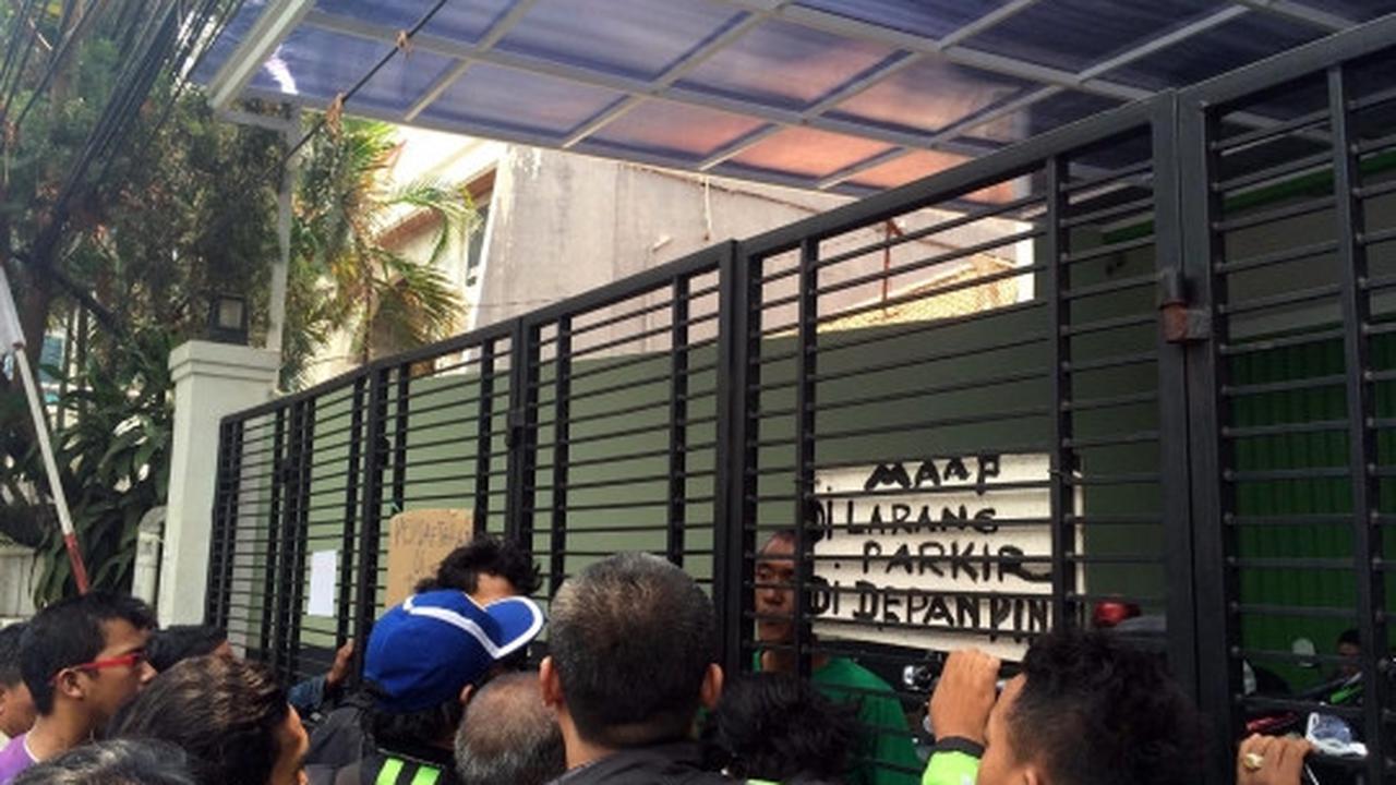 Ratusan pengojek geruduk kantor GrabBike tuntut kejelasan gaji