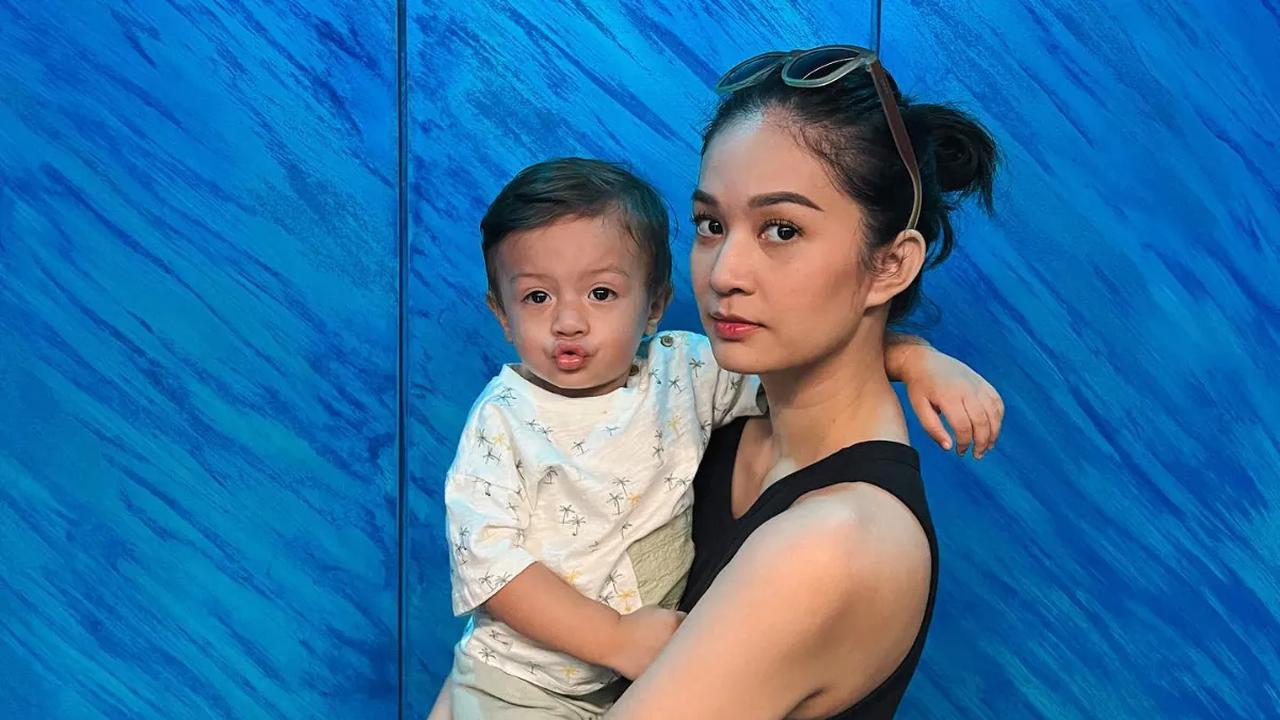 Potret Baby Arash bikin salfok netizen. Paras Baby Arash bule banget.<br>