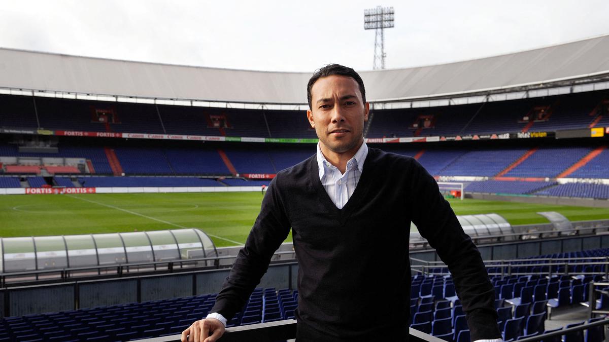 Mengenal Denny Landzaat, Calon Asisten Patrick Kluivert di Timnas Indonesia yang Berdarah Maluku