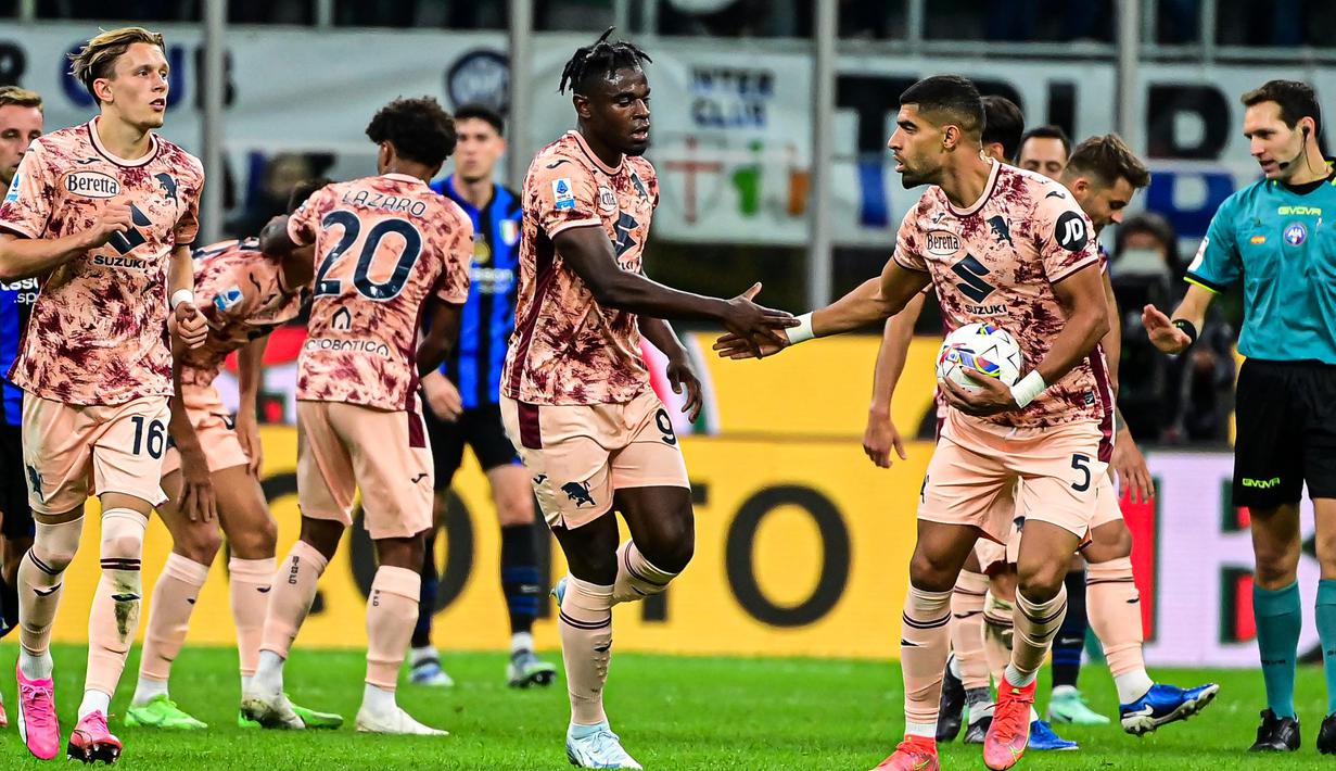 Torino memperkecil ketinggalan lewat gol Duvan Zapata pada menit ke-36. (Piero CRUCIATTI/A