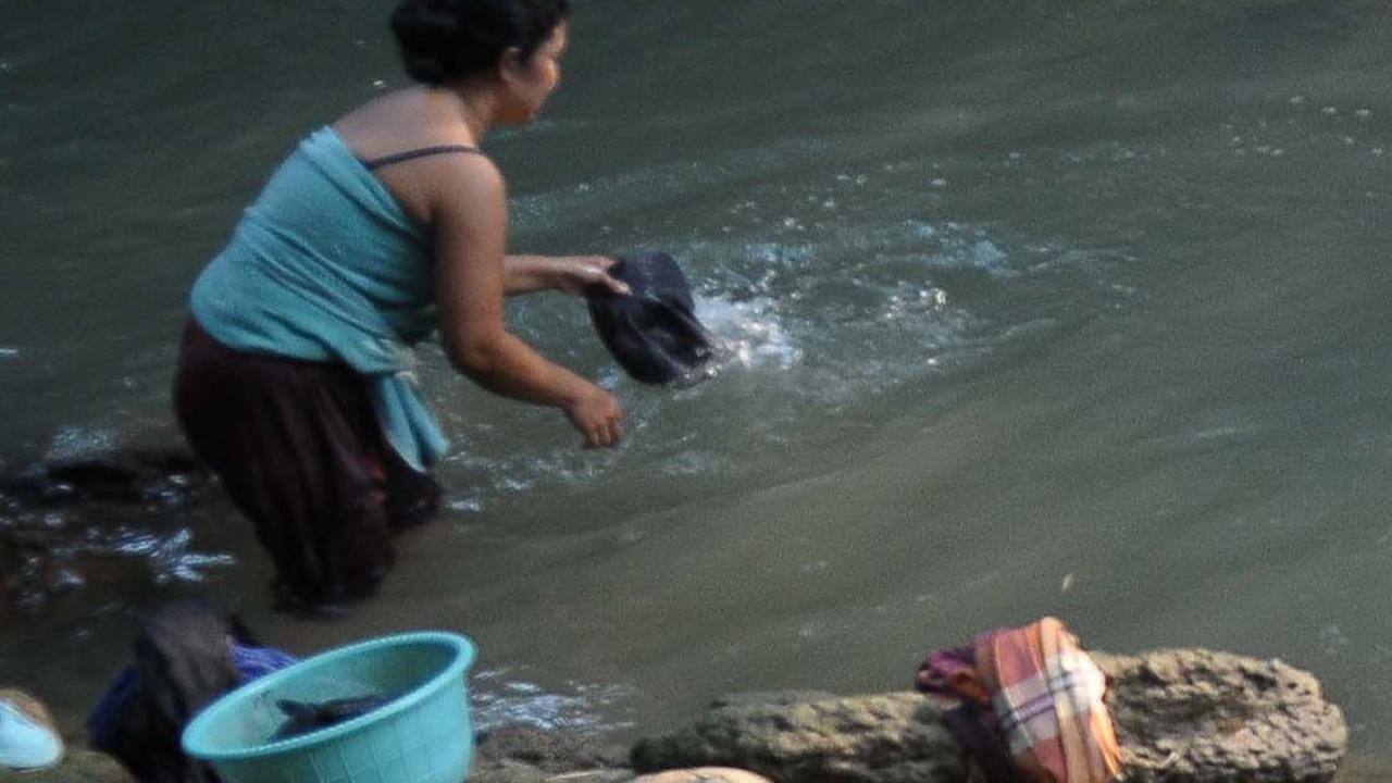 Kali Cihoe kerap kali dijadikan sumber mata air andalan warga desa setempat saat musim kemarau tiba.