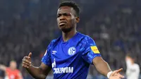 Pemain sayap Schalke 04, Rabbi Matondo, masuk daftar alternatif Manchester United bila gagal dapatkan Jadon Sancho. (AFP/Ina Fassbender)