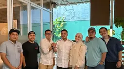 Pengusaha Haldy Sabri kini terjun ke dunia hiburan setelah menikah dengan Irish Bella. Ia memiliki rumah produksi bernama Has Picture dan tengah berkolaborasi dengan sang istri dalam berbagai proyek kreatif. Kehadiran Irish Bella sebagai mitra kerja memperkuat langkah bisnis Haldy di industri ini.  (Liputan6.com/IG/@haldy_sabri)