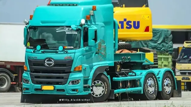 10 Potret Modifikasi Truk Hino yang Sukses Bikin Pangling di Jalan, Semuanya Gagah Banget!