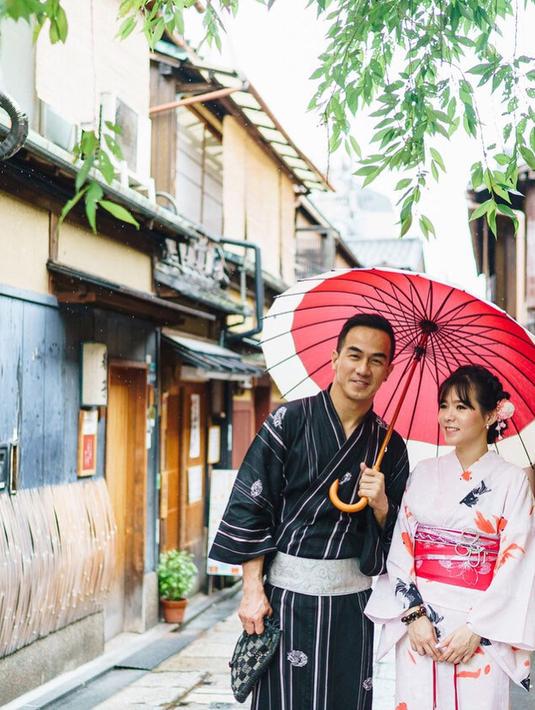 FOTO: Momen Kebersamaan Joe Taslim Bersama Istri, Liburan ...